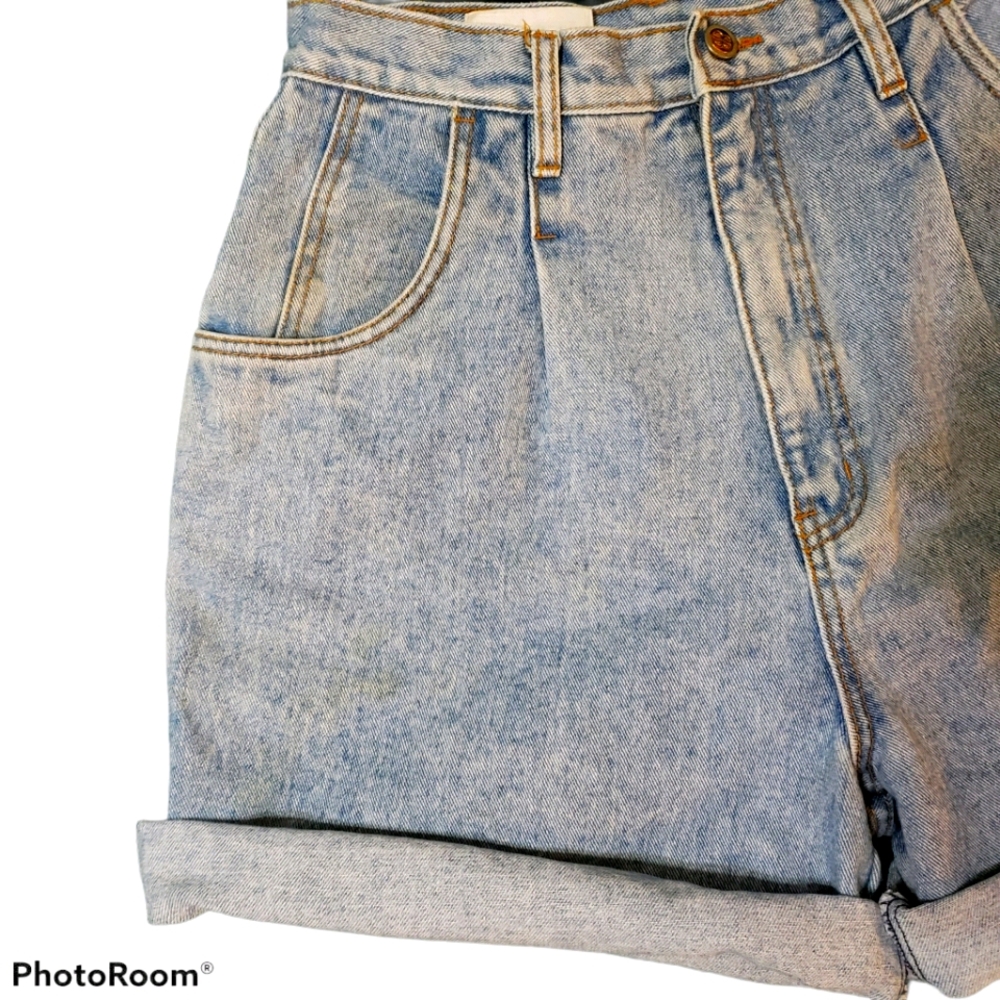 VTG high waisted denim shorts